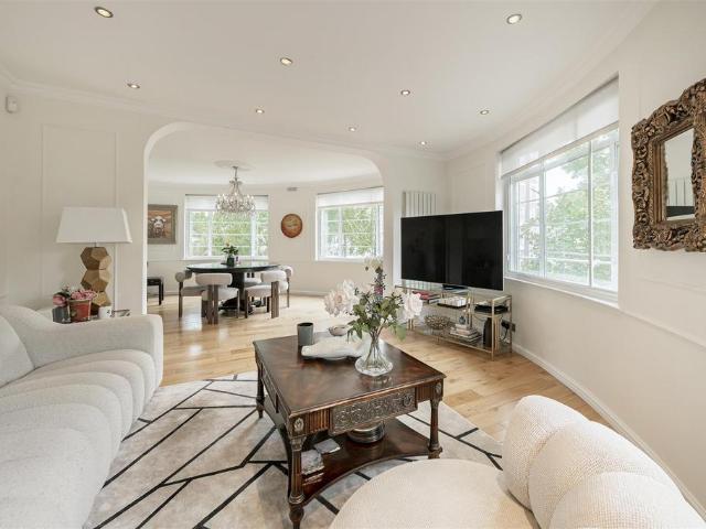 Flat for sale in West Kensington, Greater London