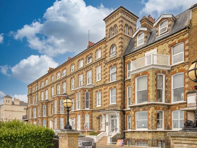 Flat for sale in Upton, Acol