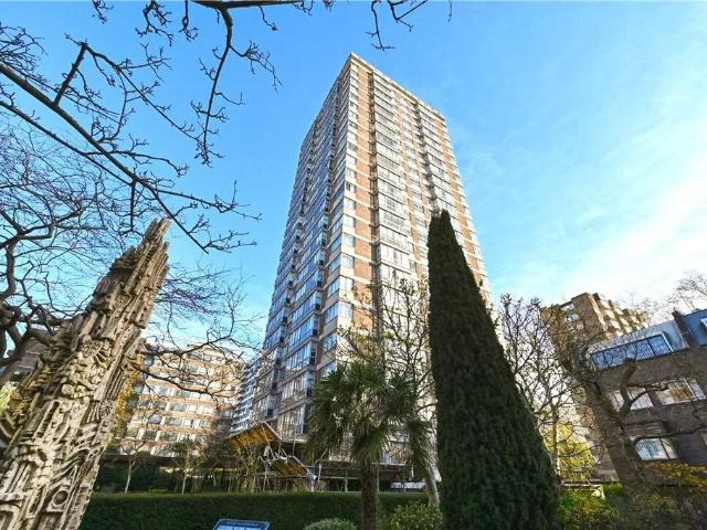 Flat for sale in Paddington, Greater London
