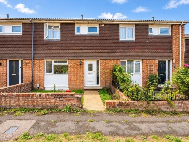 Flat for sale in Park Barn, Guildford