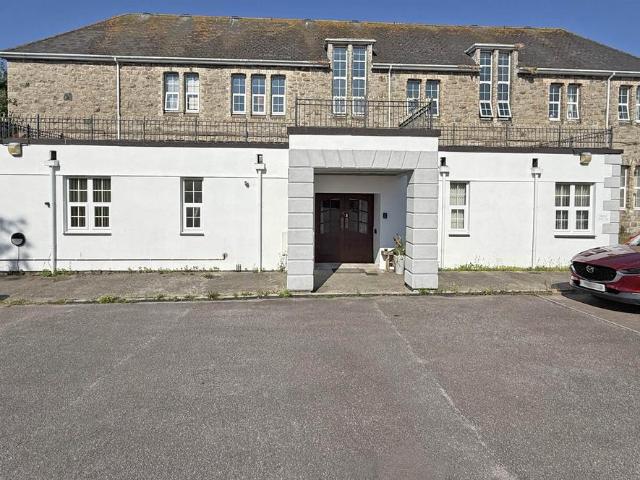 Flat for sale in Boscoppa, St. Austell
