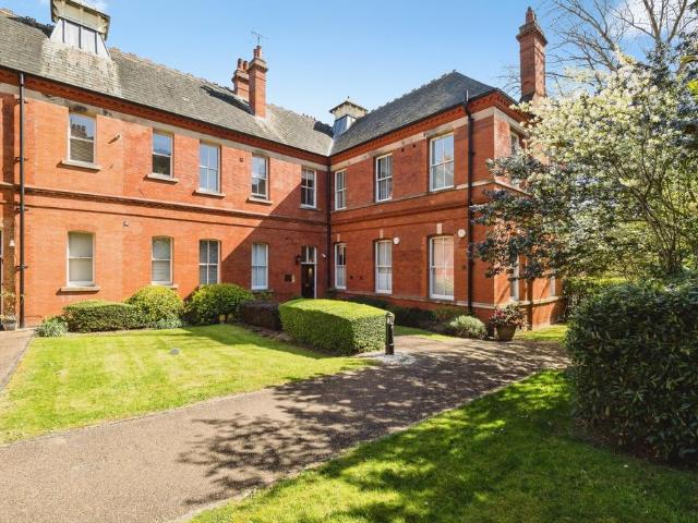 Flat for sale in Fairlop, Greater London