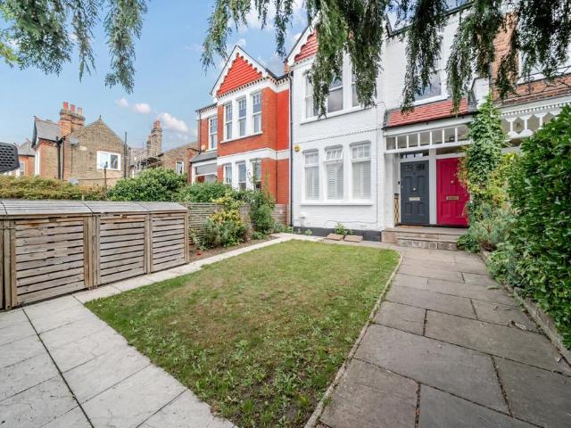 Flat for sale in London Borough of Lambeth, Greater London