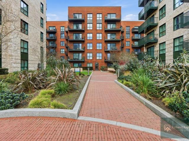 Flat for sale in London Borough of Ealing, Greater London