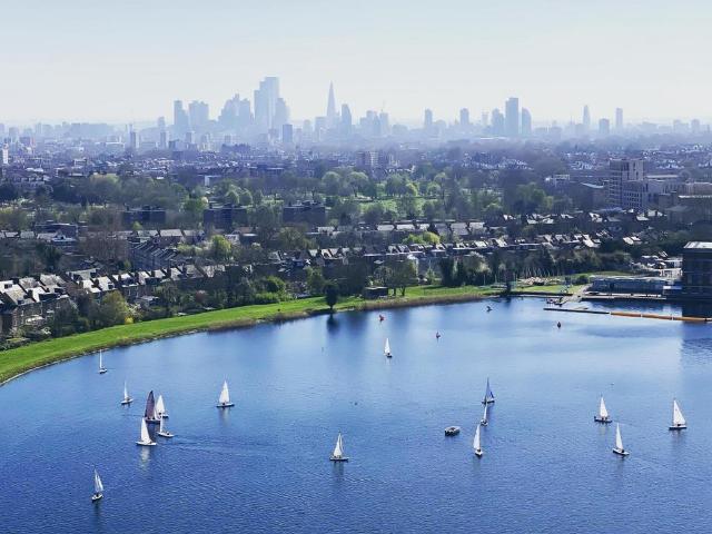 Flat for sale in Woodberry Down, Stamford Hill