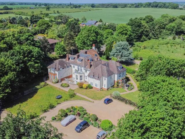 Flat for sale in Five Acres, Hertfordshire