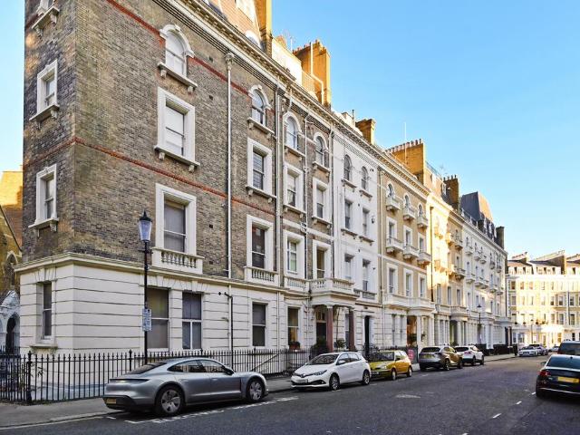 Flat for sale in South Kensington, Isle Of Man