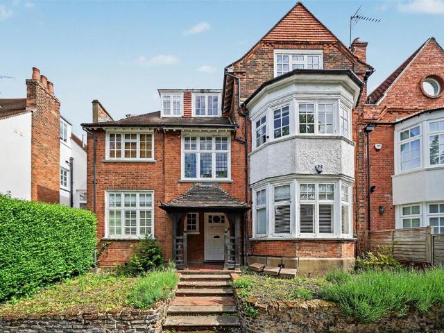 Flat for sale in West Hampstead, Greater London