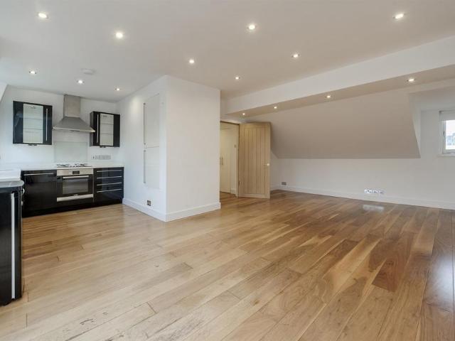 Flat for sale in Notting Hill, Greater London