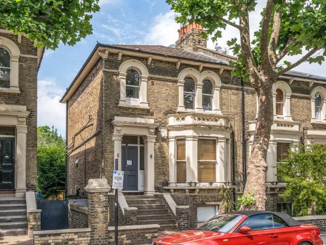 Flat for sale in Hammersmith, Greater London