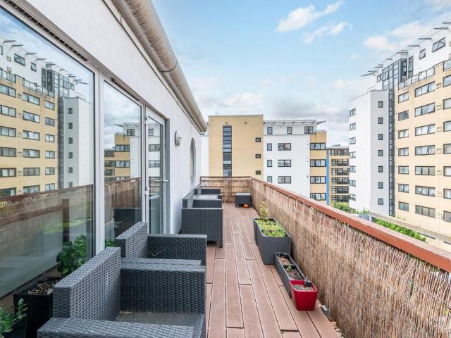 Flat for sale in Canary Wharf, Millwall