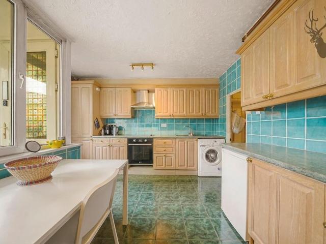 Flat for sale in Old Ford, Bow