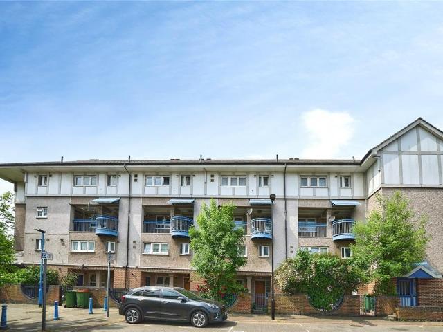 Flat for sale in West Ham, Greater London