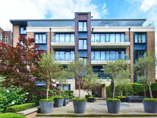 Flat for sale in Primrose Hill, Greater London