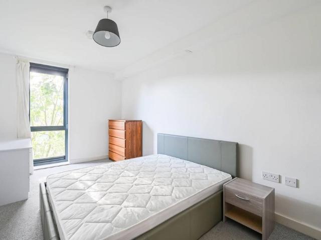 Flat for sale in Bromley-by-Bow, Poplar Grove