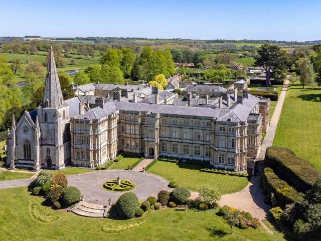 Flat for sale in Fossebridge, Gloucestershire
