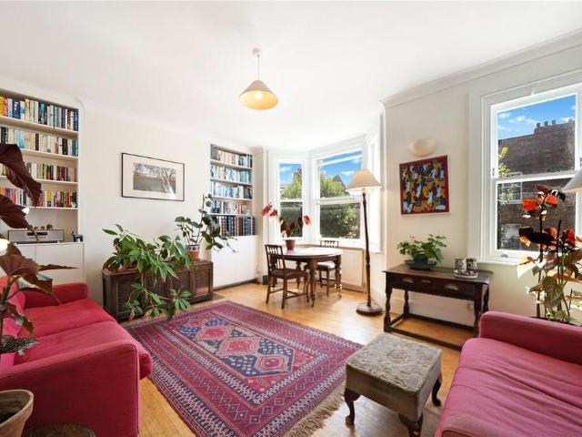 Flat for sale in Kilburn, Greater London