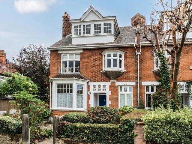 Flat for sale in Blackheath Royal Standard, Greater London