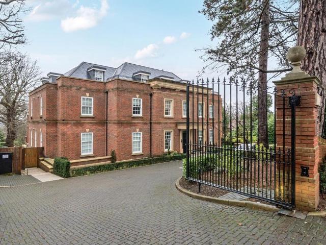 Flat for sale in Elstree and Borehamwood, Elstree