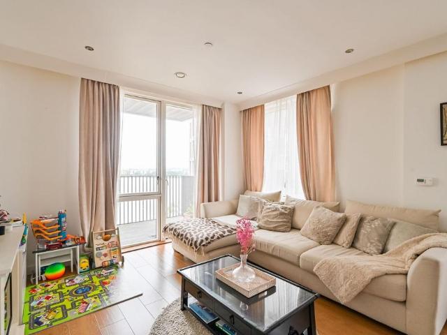 Flat for sale in Reach, Greater London