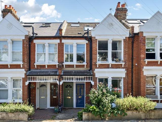 Flat for sale in Southfields, Greater London
