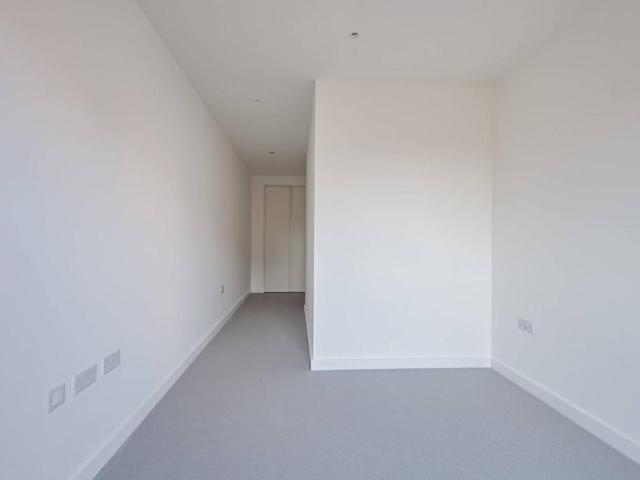Flat for sale in Brent Cross, Cat Hill