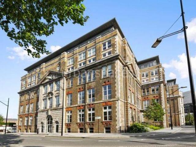 Flat for sale in Plumstead, Greater London