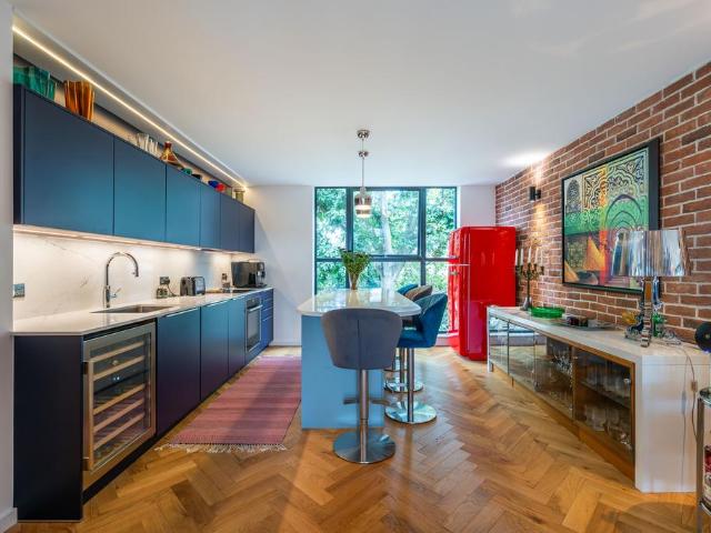 Flat for sale in Stockwell, Greater London