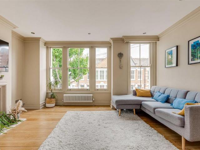 Flat for sale in Fulham, Sands End