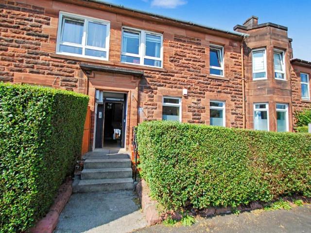 Flat for sale in Craigton, Scotland