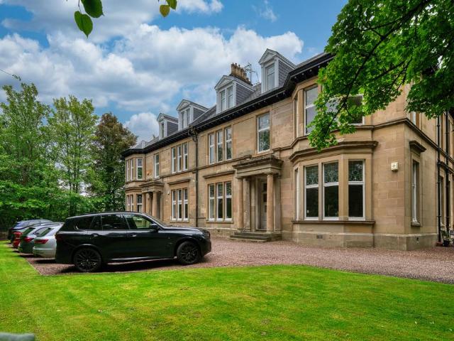 Flat for sale in Kelvindale, Scotland