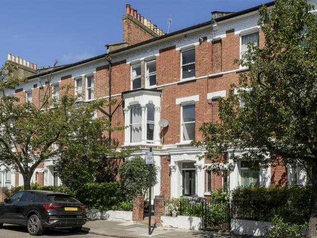 Flat for sale in Shepherd's Bush, Greater London