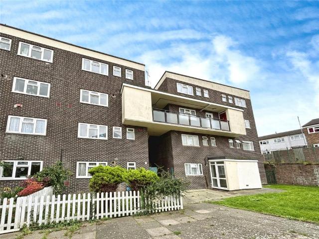 Flat for sale in Luton, Chatham