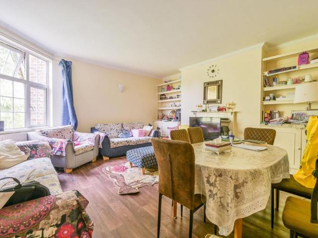 Flat for sale in Brentham Garden Suburb, Greater London