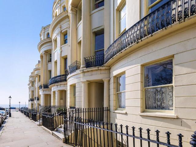 Flat for sale in Brunswick