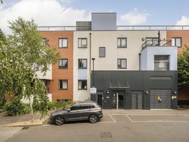 Flat for sale in London Borough of Ealing, Isle Of Man