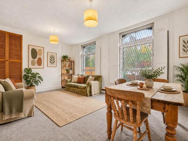 Flat for sale in Dalston, De Beauvoir Town