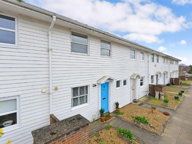Flat for sale in Fole, Surrey