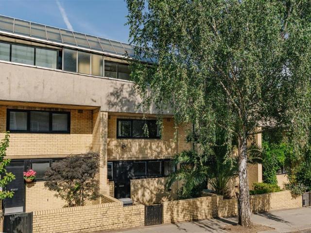 Flat for sale in Gospel Oak, Greater London