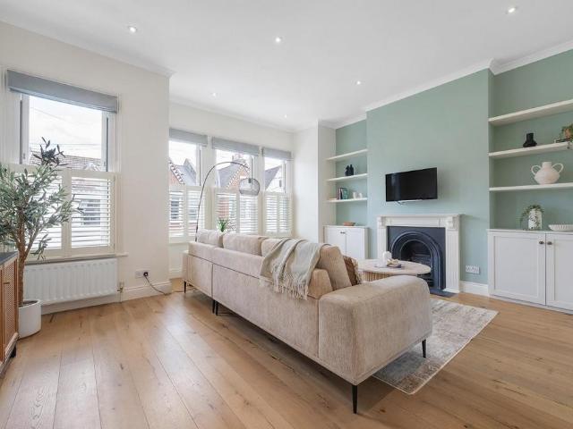 Flat for sale in London Borough of Lambeth, Greater London
