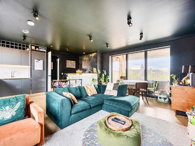 Flat for sale in Upper Walthamstow, Greater London