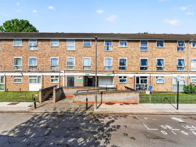 Flat for sale in Southfields, Greater London