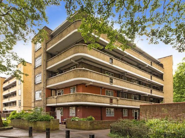 Flat for sale in Finsbury Park, Greater London