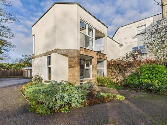 Flat for sale in Arbury, Cambridgeshire
