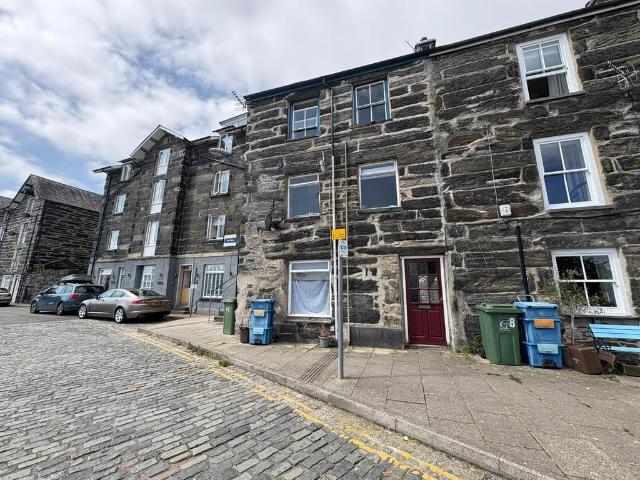Flat for sale in Porthmadog