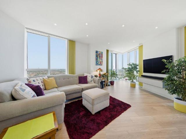 Flat for sale in London Borough of Croydon, Greater London
