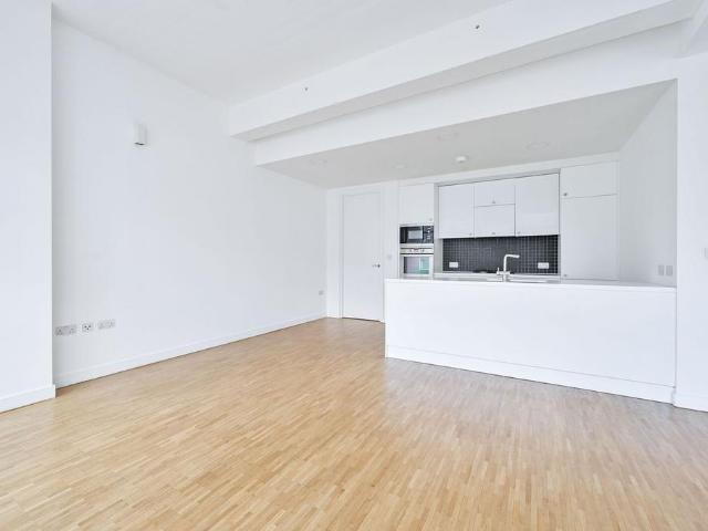 Flat for sale in Holborn, Greater London