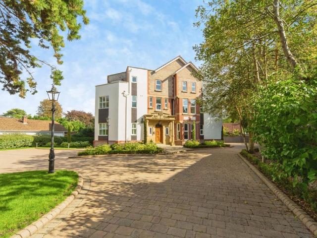 Flat for sale in Formby, Sefton