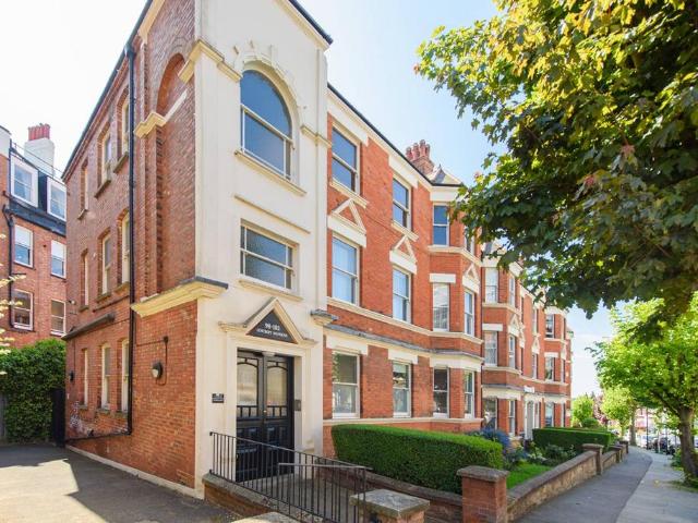 Flat for sale in West Hampstead, Greater London