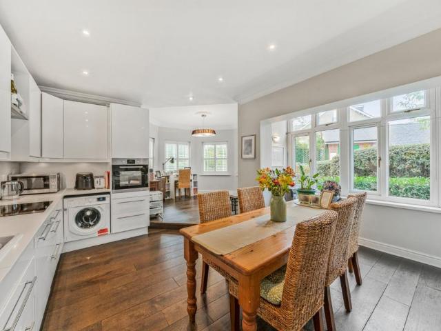 Flat for sale in London Borough of Richmond upon Thames, Greater London